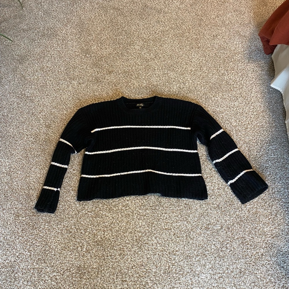 Black/White Stripped Long Sleeve Sweater